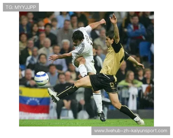 球星夜间传球教学视频热传，技战术普及影响力舒展