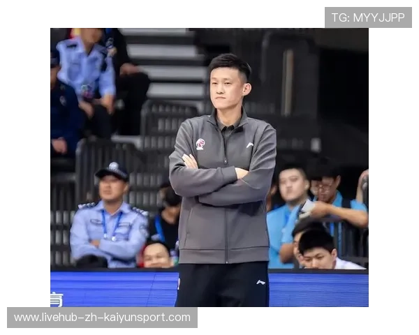 广东新援崔永熙签约四年，深圳队换帅，周鹏回归球员身份